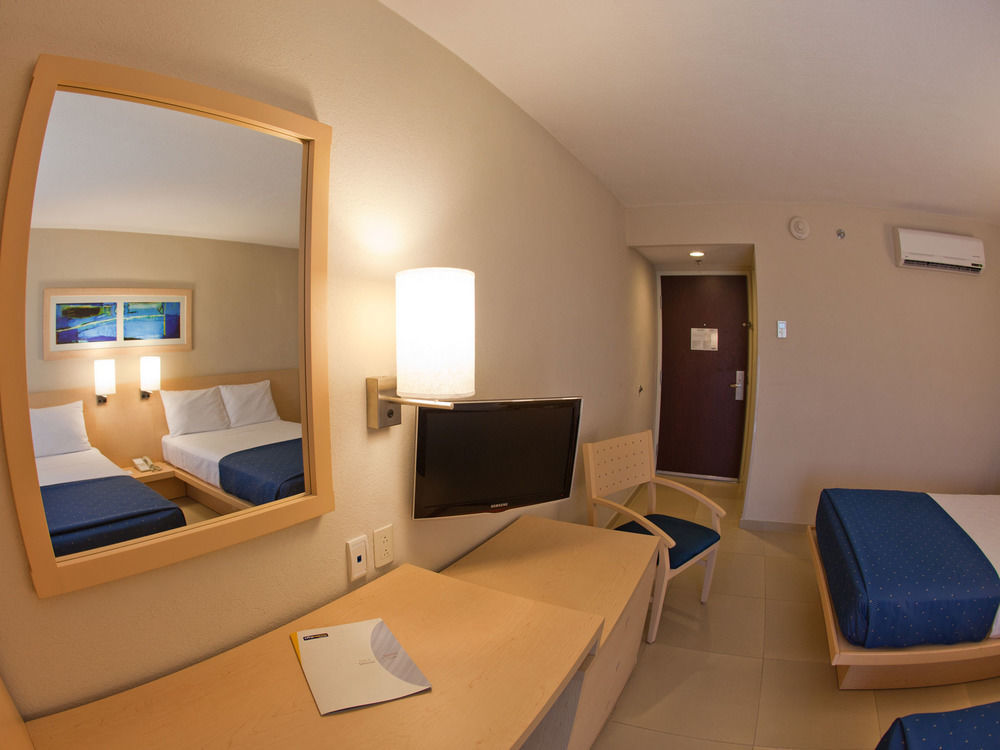 City Express By Marriott Мерида Екстериор снимка